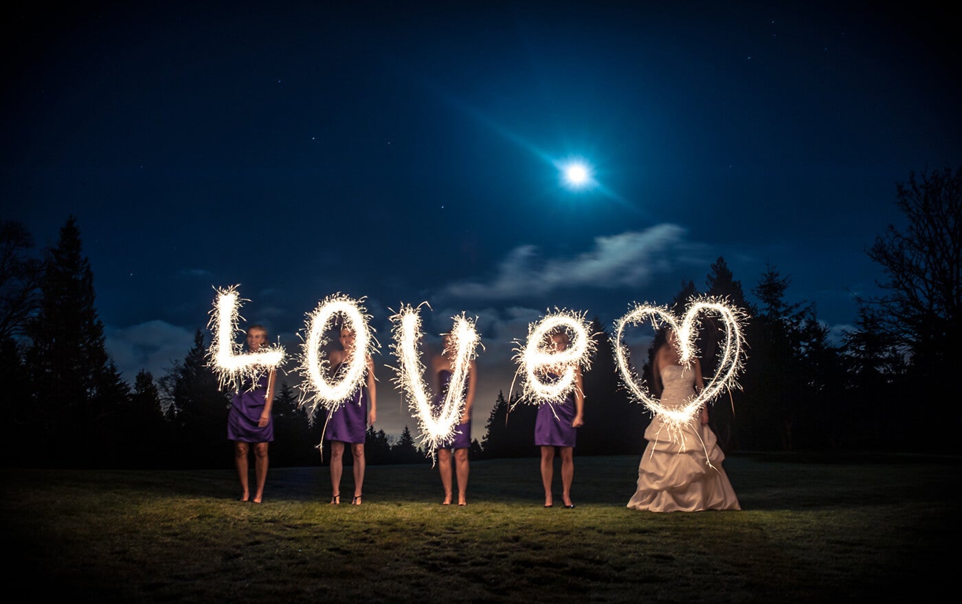 sparkler photography at wedding